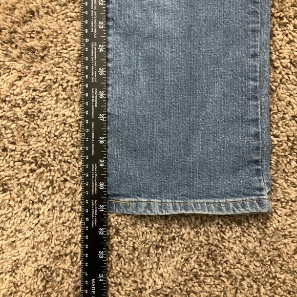 Levi’s 550 Classic Relaxed Boot Cut Blue Jeans Size 6 - Picture 5 of 6